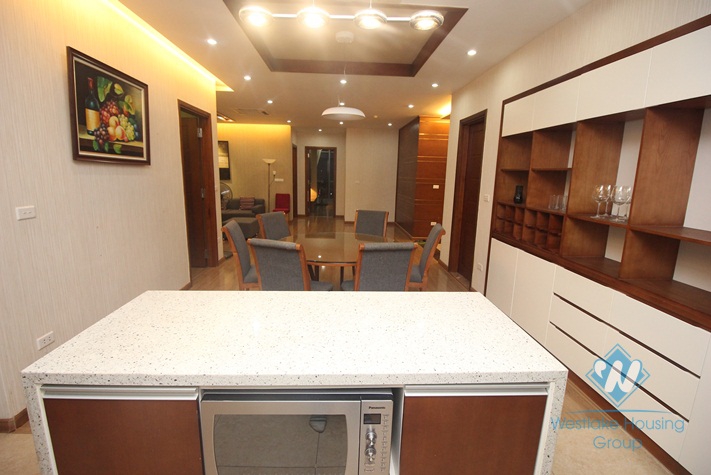 Nice three bedrooms apartment for rent in Tran Duy Hung street, Cau Giay district, Ha Noi